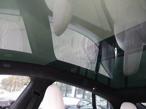 Used 2022 Tesla Model S image 22