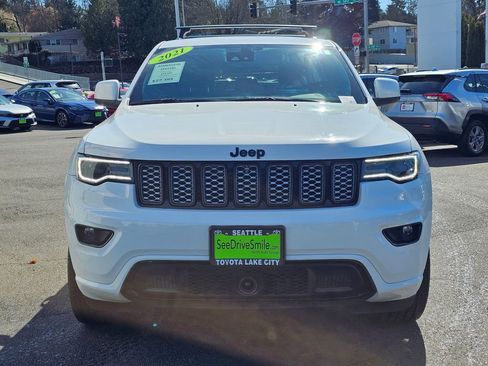 Used 2021 Jeep Grand Cherokee Laredo X image 2