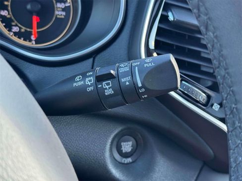 Used 2022 Jeep Cherokee Limited image 24