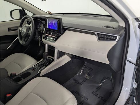 Used 2024 Toyota Corolla Cross L image 21