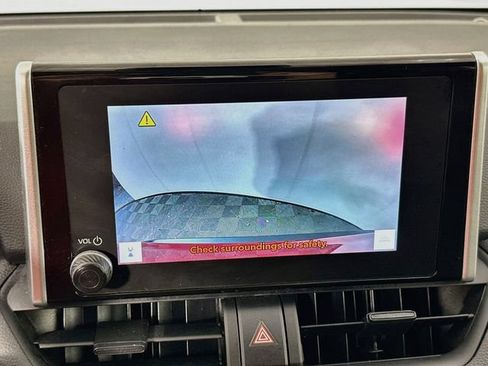 Used 2025 Toyota RAV4 XLE AWD/4WD image 12