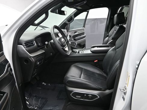 Used 2024 Jeep Wagoneer L Series II w/ Flexible Seating Group image 19