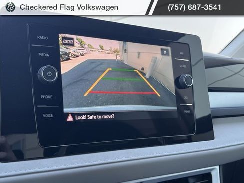 New 2025 Volkswagen Taos SE image 7