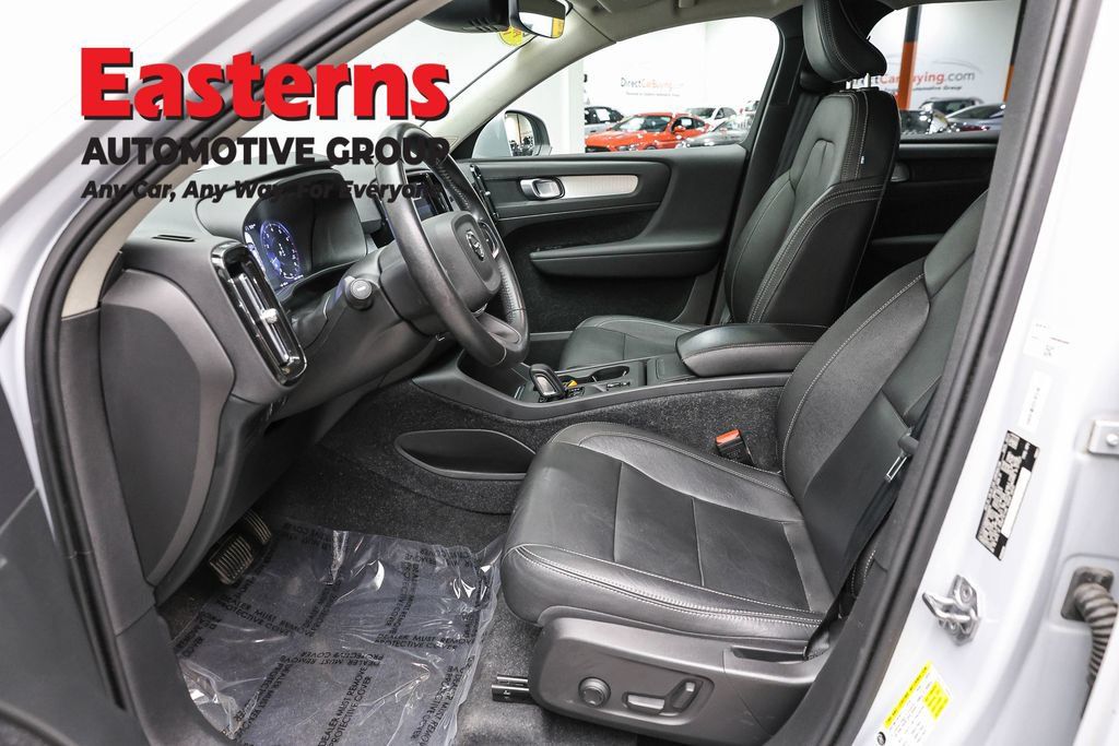 Used 2021 Volvo XC40 T4 Momentum FWD image 15