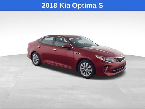 Used 2018 Kia Optima S FWD image 2