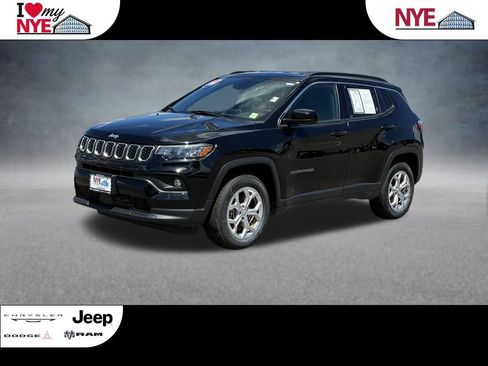 Used 2024 Jeep Compass Latitude AWD/4WD image 1