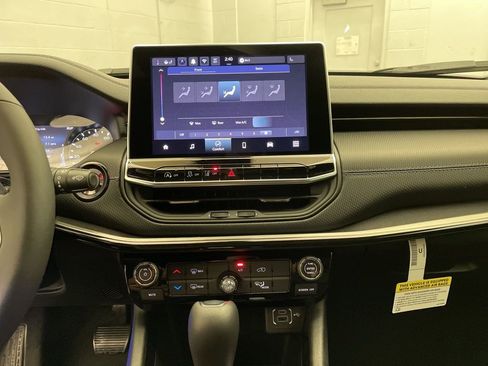 New 2026 Jeep Compass Latitude image 10