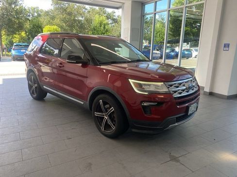 Used 2018 Ford Explorer XLT w/ Equipment Group 202A FWD image 1