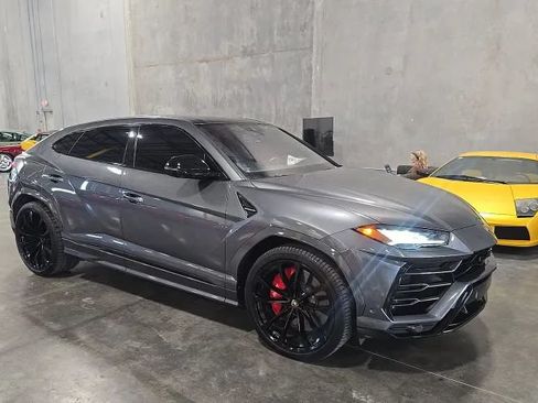 Used 2020 Lamborghini Urus AWD/4WD image 2