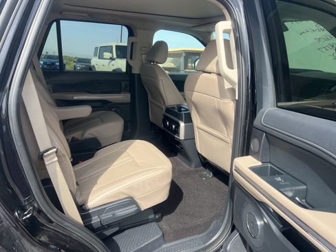 Used 2023 Ford Expedition Limited image 15