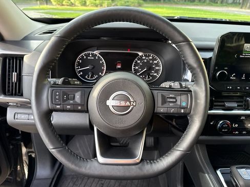 Used 2023 Nissan Pathfinder SL AWD/4WD image 15