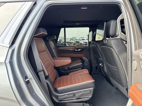 Used 2023 GMC Yukon Denali Ultimate AWD/4WD image 16