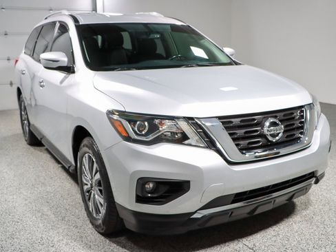 Used 2019 Nissan Pathfinder SV image 5