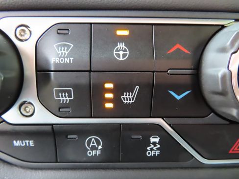 Certified 2024 Jeep Wrangler Unlimited Rubicon w/ Technology Group AWD/4WD image 10