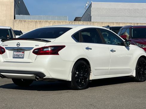 Used 2017 Nissan Altima 2.5 SR w/ Midnight Edition Package image 2