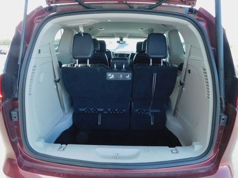 Certified 2020 Chrysler Voyager Lxi FWD image 31