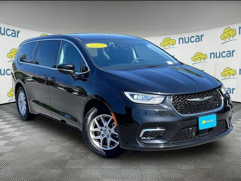 Used 2023 Chrysler Pacifica Touring-L FWD image 1