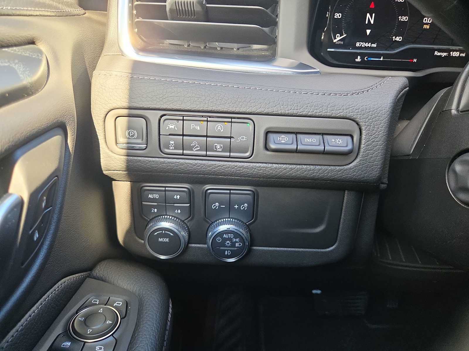 Used 2022 GMC Yukon Denali AWD/4WD image 27