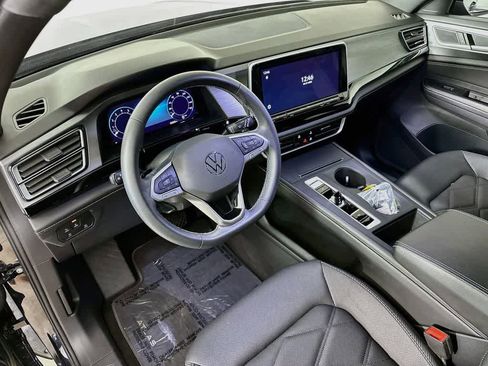 Used 2024 Volkswagen Atlas Cross Sport SE FWD image 2