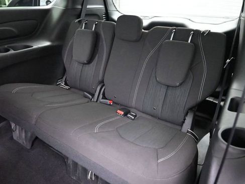 Used 2021 Chrysler Pacifica Touring w/ Cold Weather Group image 14