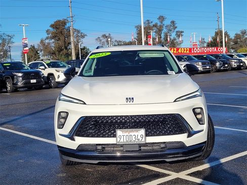 Used 2025 Buick Envision Sport Touring image 2