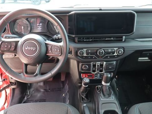 Used 2024 Jeep Wrangler Unlimited Rubicon 4xe AWD/4WD image 29