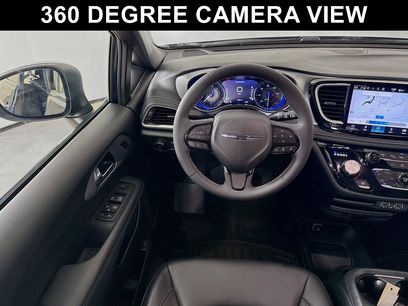 Used 2023 Chrysler Pacifica Touring-L w/ S Appearance Package