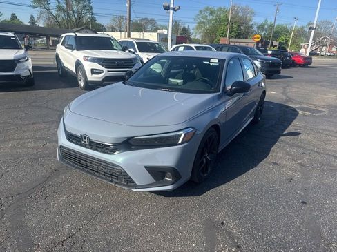Used 2024 Honda Civic Sport image 3
