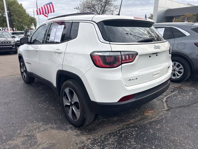 Used 2017 Jeep Compass Latitude w/ Popular Equipment Group AWD/4WD image 4