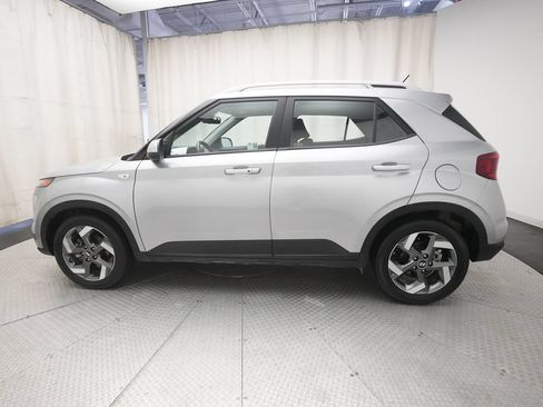 Used 2025 Hyundai Venue SEL FWD image 23