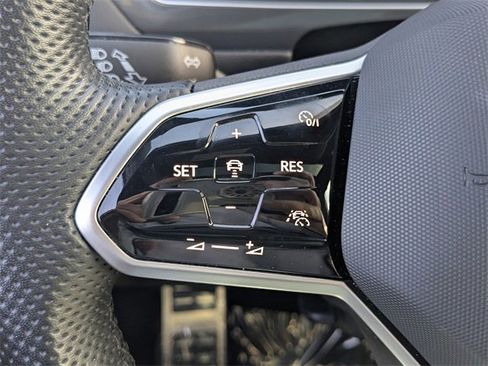 Used 2024 Volkswagen Tiguan SE R-Line image 23