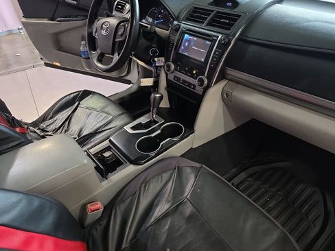 Used 2014 Toyota Camry LE FWD image 17