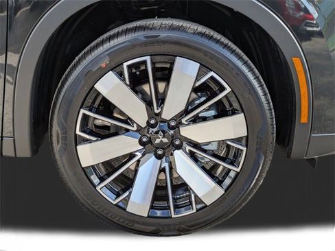 New 2025 Mitsubishi Outlander SE image 11