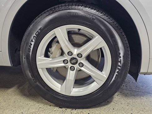 Used 2023 Audi Q5 2.0T Premium w/ Convenience Package image 9