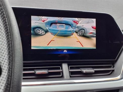 Used 2025 Chevrolet Trax LT FWD image 7