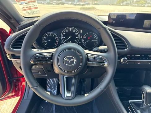 New 2025 MAZDA MAZDA3 Hatchback w/Premium Plus Pkg image 9