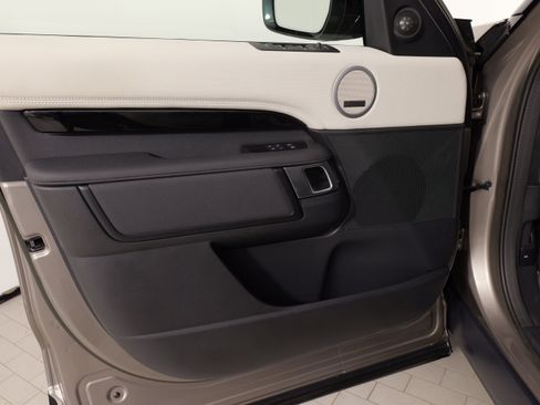 Used 2023 Land Rover Discovery S R-Dynamic AWD/4WD image 28