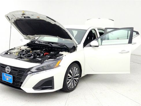 Used 2023 Nissan Altima 2.5 SV image 10