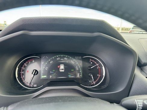 Used 2023 Toyota RAV4 XLE Premium image 14