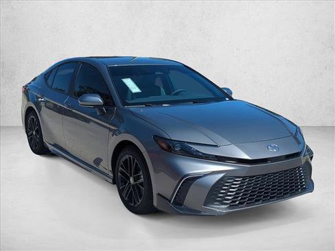Used 2026 Toyota Camry SE FWD image 3