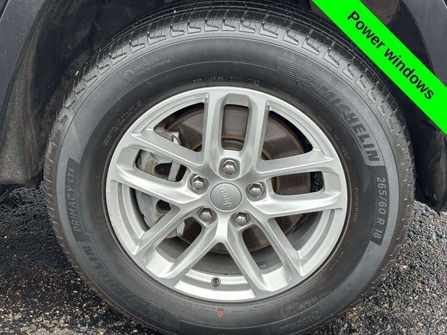 Used 2022 Jeep Grand Cherokee L Laredo w/ Luxury Tech Group I AWD/4WD image 32