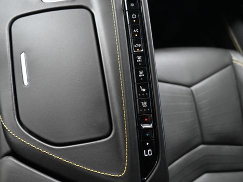 Used 2021 Chevrolet Corvette Stingray Premium Cpe w/ Z51 Performance Package RWD image 28