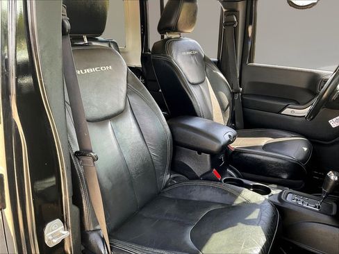 Used 2015 Jeep Wrangler Unlimited Rubicon w/ Connectivity Group AWD/4WD image 26