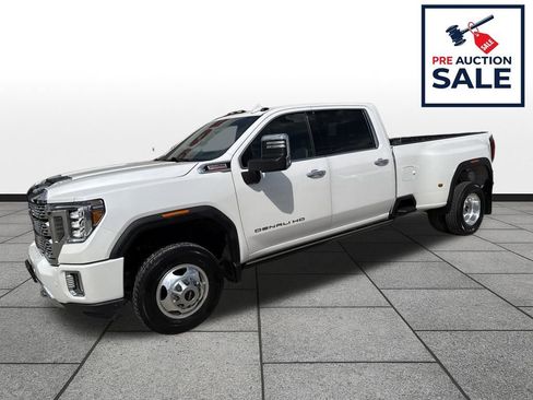 Used 2023 GMC Sierra 3500 Denali w/ Denali Ultimate Package AWD/4WD image 1