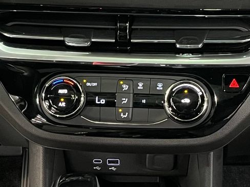 Used 2024 Buick Envista Sport Touring w/ Experience Buick Package FWD image 23