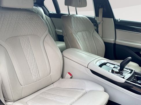 Used 2019 BMW 750i w/ Executive Package RWD image 28