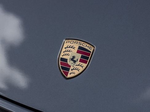 Certified 2016 Porsche Cayman GT4 RWD image 24