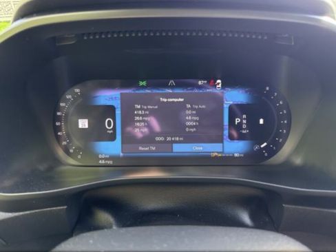 Used 2024 Volvo XC40 B5 Plus w/ Climate Package AWD/4WD image 4