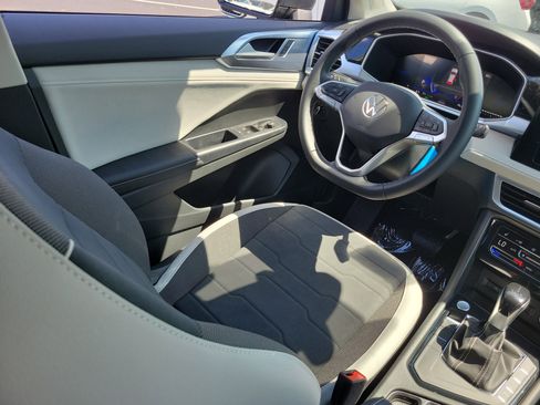 New 2026 Volkswagen Taos SE FWD image 3
