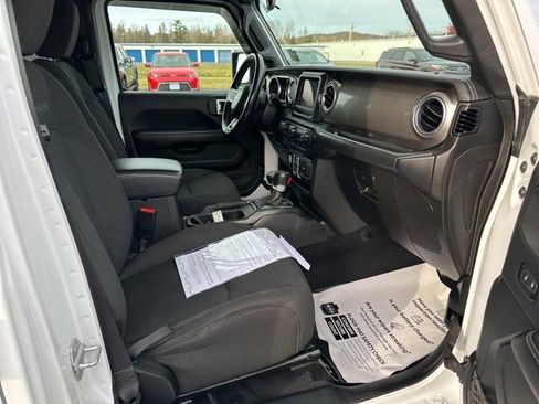 Used 2020 Jeep Wrangler Unlimited Sahara image 10